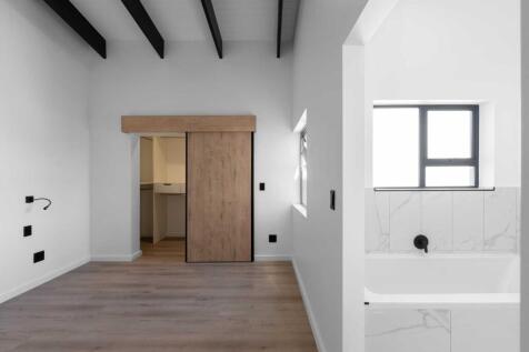 Second bedroom with walk in wardrobe, ensuite bathroom