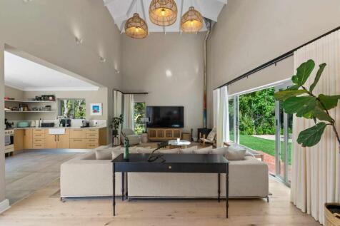 Double volume living area