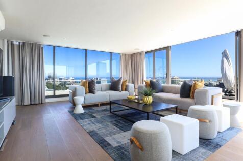 Upper Level:  Informal Entertainment