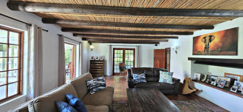 2nd Lounge / TV Room