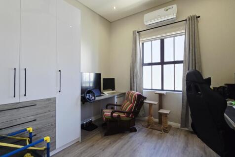 4TH BEDROOM / HOME OFFICE