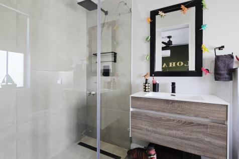 3RD BEDROOM EN-SUITE