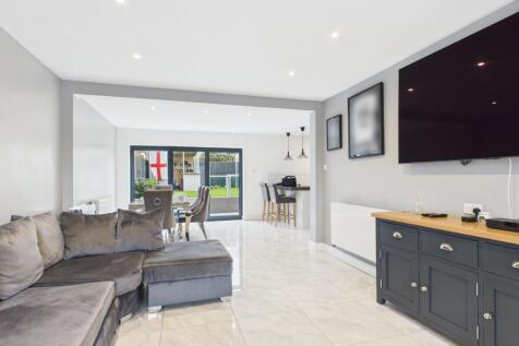 Living Room Toward R