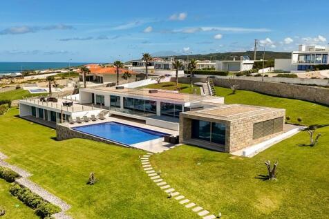 villa with sea views in Foz do Arelho