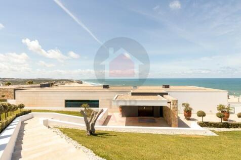 villa with sea views in Foz do Arelho