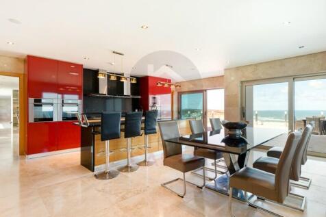 villa with sea views in Foz do Arelho