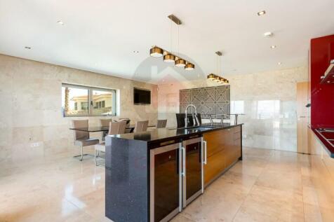 villa with sea views in Foz do Arelho