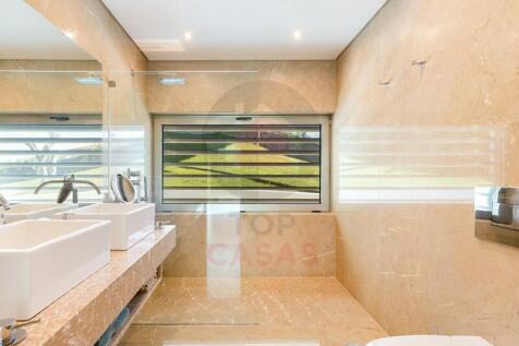 villa with sea views in Foz do Arelho