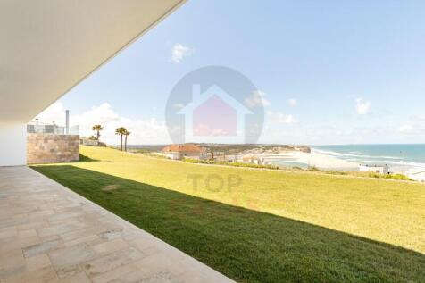 villa with sea views in Foz do Arelho