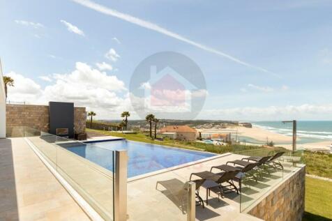 villa with sea views in Foz do Arelho