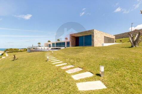 villa with sea views in Foz do Arelho