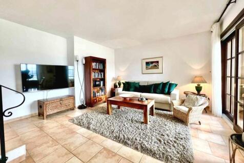 05-Reihenmittelhaus-traumhafter-Hafenblick-kaufen-wohnbereich