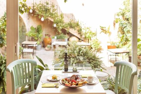 03-Boutique Hotel zu verkaufen - ein Rückzugsort im Herzen der Tramuntana-kaufen-tisch