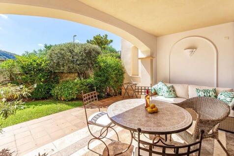 05-cala llamp-Gartenwohnung in Luxuswohnresidenz-kaufen-tisch