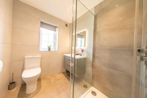 Bedroom 1 en-suite