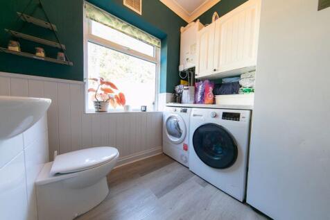 Utilities space &amp; washroom