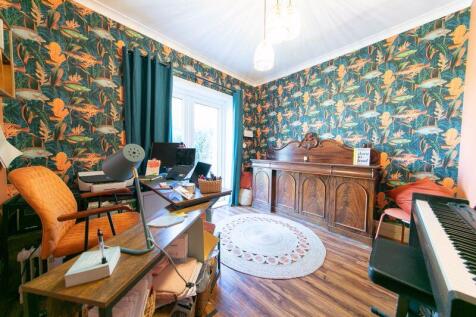 Ground floor bedroom 2/Home office