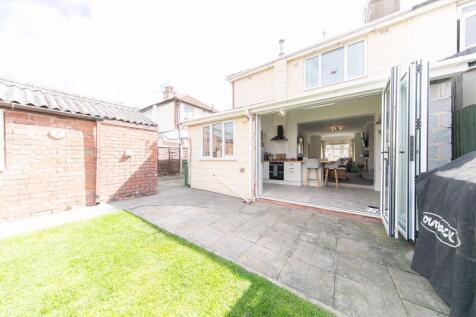 Bi-fold door to garden