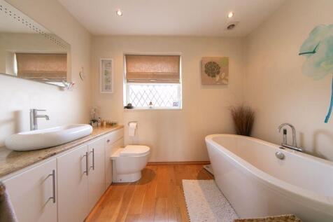 En-suite bathroom