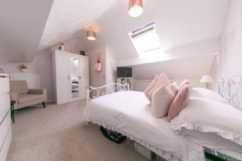 Bedroom 2 (2nd floor)