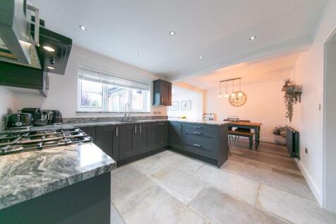 Kitchen &amp; dining room