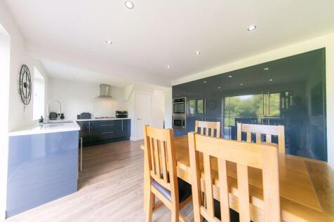 Kitchen &amp; dining room