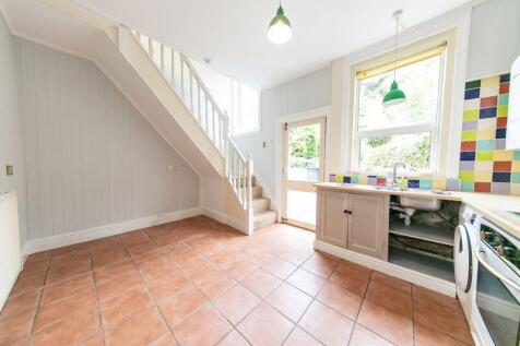 Kitchen &amp; dining room