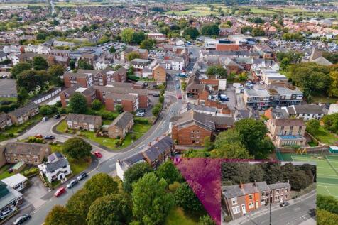 Minutes from town centre amenities 