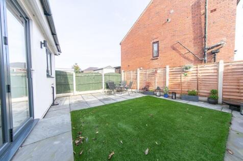 Low maintenance private garden