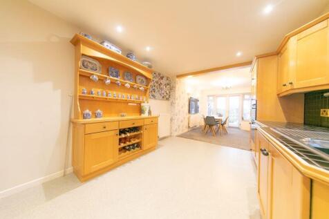 Kitchen &amp;amp; dining room