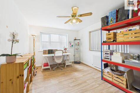 CAM04261G0-PR0083...