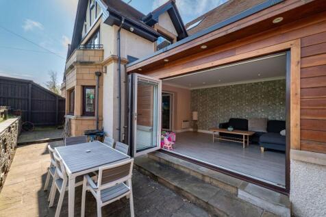 Bio folding door
