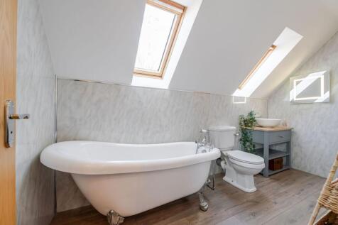 Jack &amp; Jill Bathroom