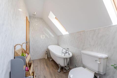 Jack &amp; Jill Bathroom
