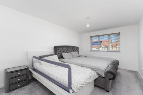 Master Bedroom with En-Suite