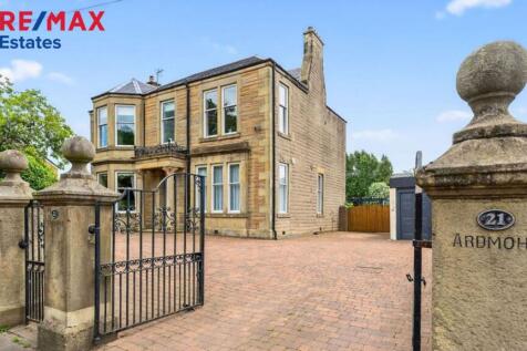 Front Entrance and Drive