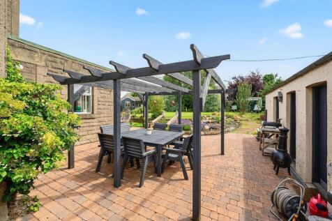 Rear Garden Pergola area