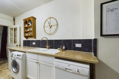 CAM01740G0-PR0184-STILL010