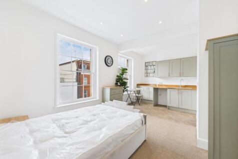 CAM03062G0-PR0183-STILL009