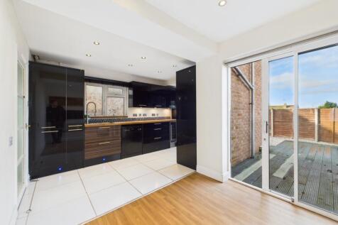 CAM01740G0-PR0482-STILL007