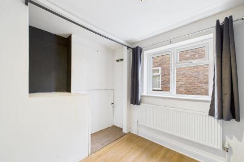 CAM01740G0-PR0482-STILL010