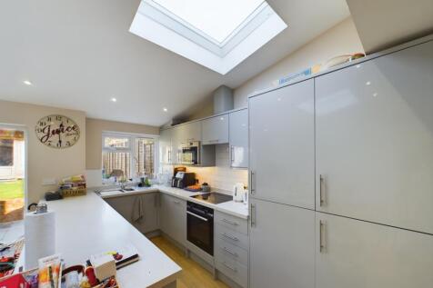 CAM01740G0-PR0343-STILL006