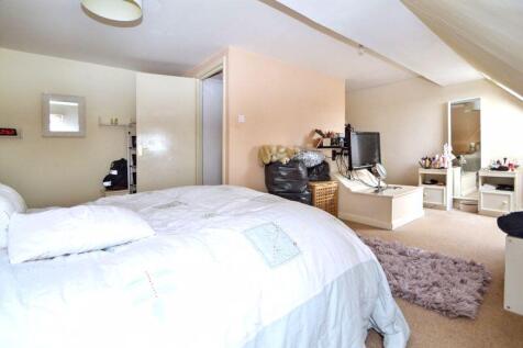 Double Sized Bedroom (2)