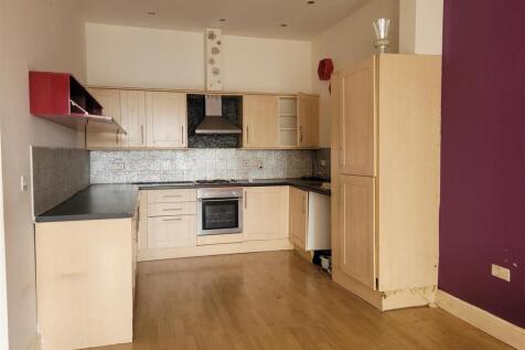 Open plan lounge/kitchen