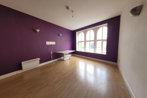 Open plan lounge/kitchen