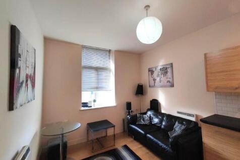 OPEN PLAN LOUNGE/KITCHEN