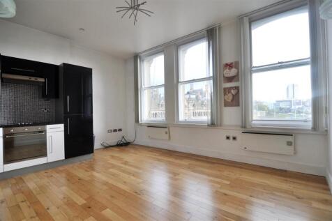 OPEN PLAN LOUNGE/KITCHEN