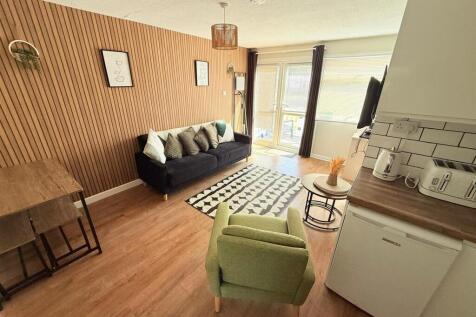 Open Plan Living Room/Dining Area