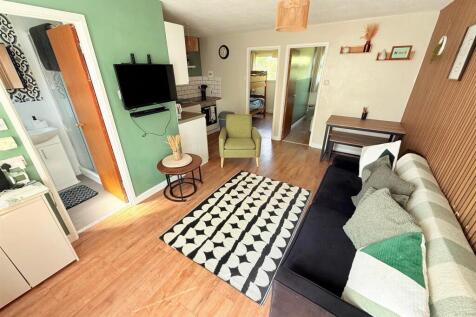 Open Plan Living Room/Dining Area