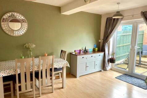 DINING ROOM.jpg